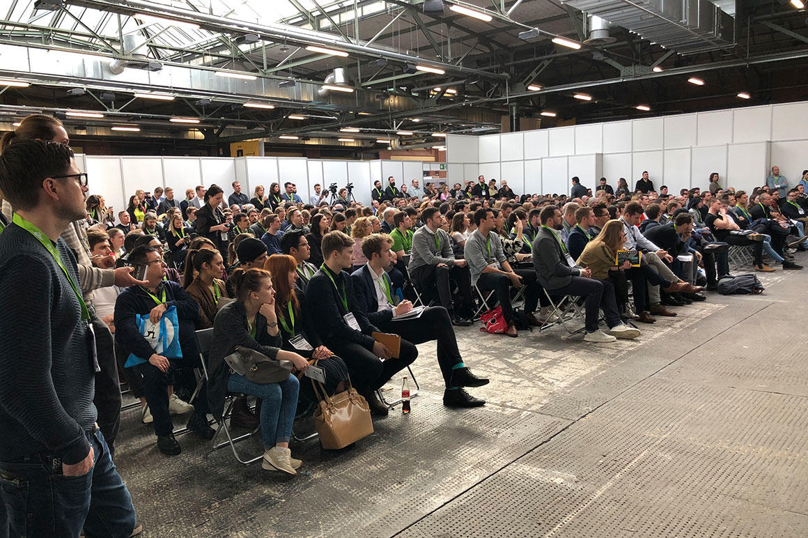 Ecommerce Messe Besucher Zuhoerer 